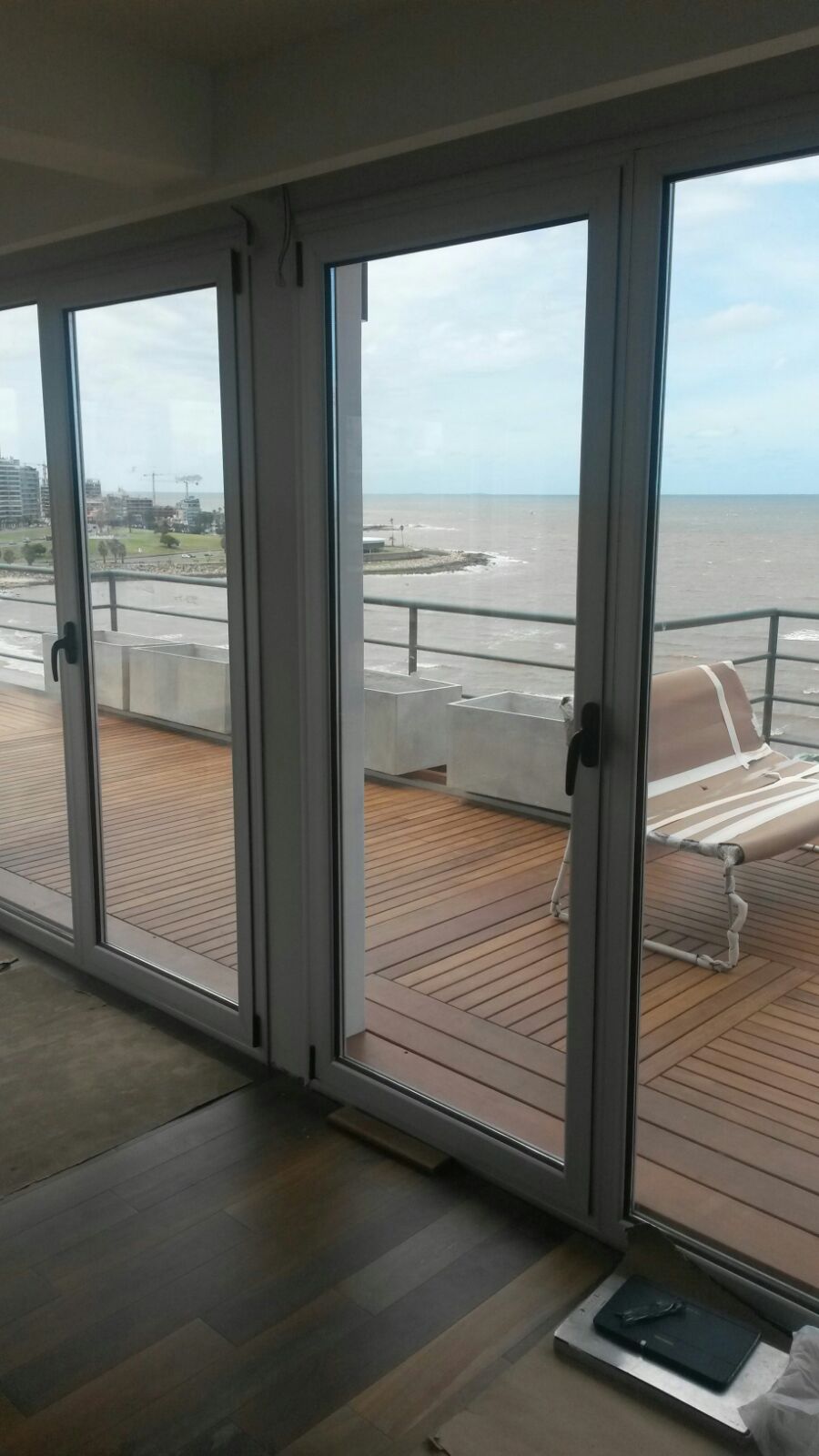 Aberturas francesas con vista al Río de la Plata